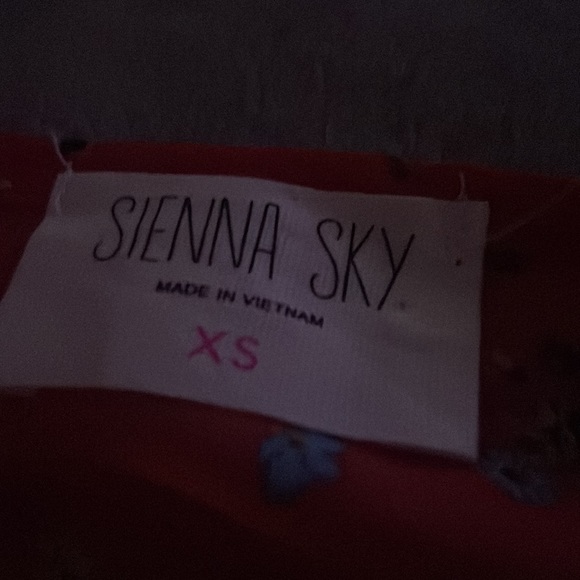 Never worn sienna sky top - Picture 2 of 2